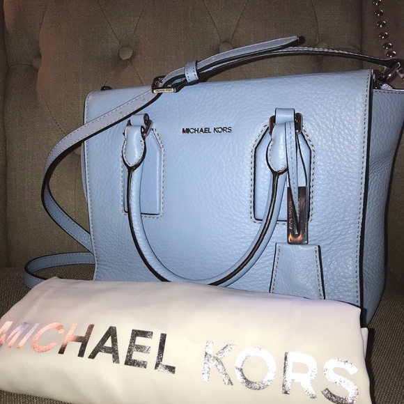 Michael Kors Handbags - 🔔 SALE‼️ NWOT MICHAEL KORS Selby Medium Leather